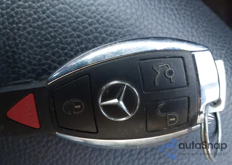 2012 Mercedes-Benz E 350 4Matic z USA, uszkodzony, nr VIN WDDHF8JB8CA577296